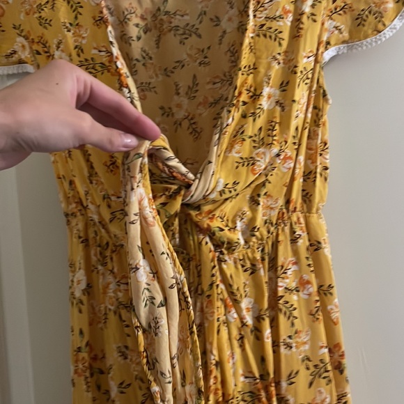 Summer dress only worn 2-3 times - Picture 2 of 3